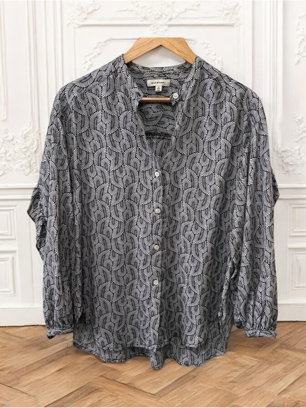 Size Small NEW Max Studio Dark Navy Blue & White Print Button Blouse Ruffles